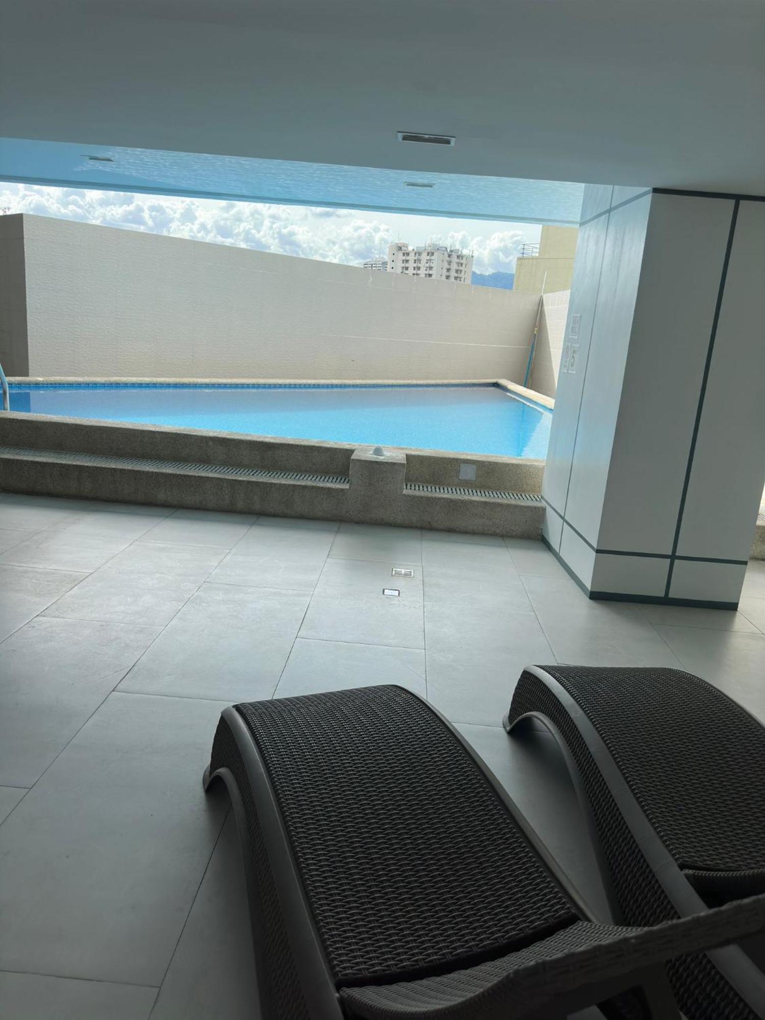 Modern & Comfy Studio - Steps From Ayala Mall, Cebu City Exterior photo