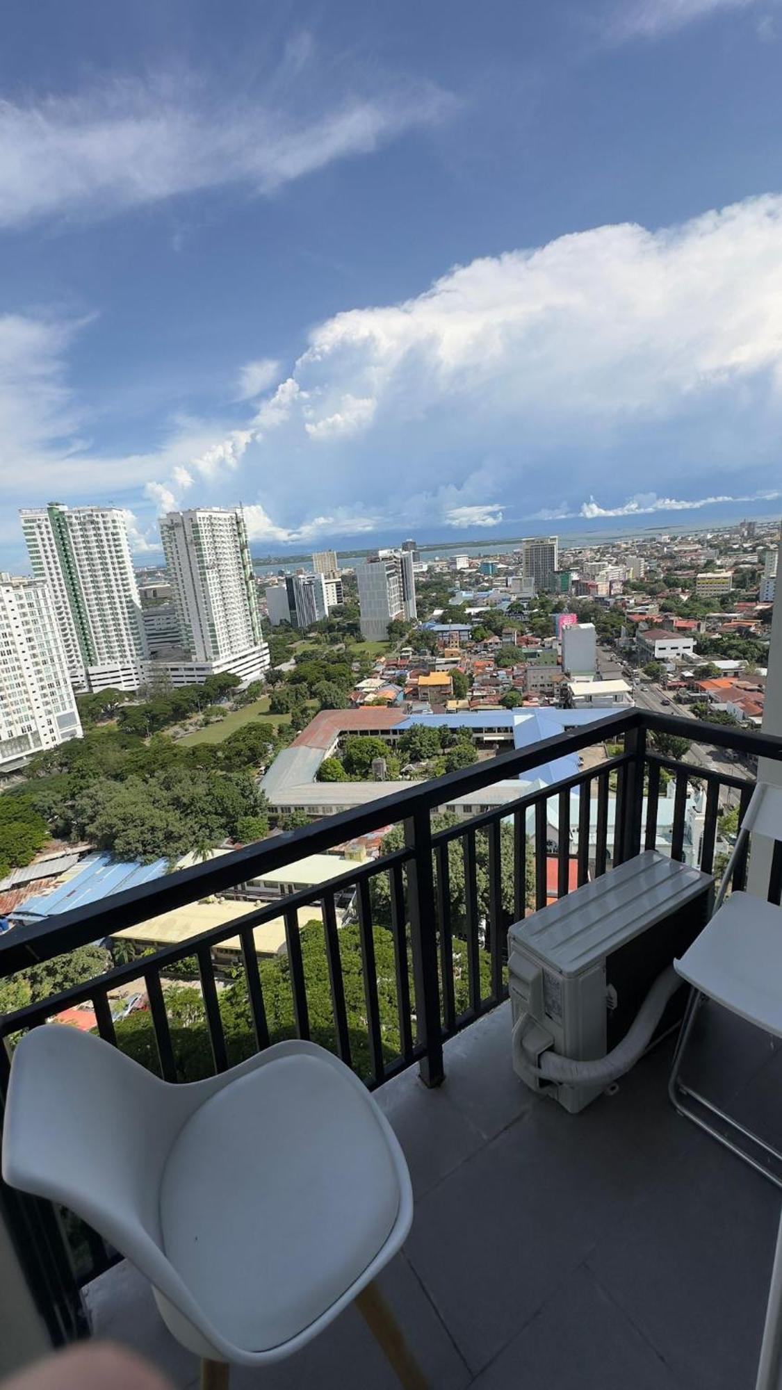 Modern & Comfy Studio - Steps From Ayala Mall, Cebu City Exterior photo