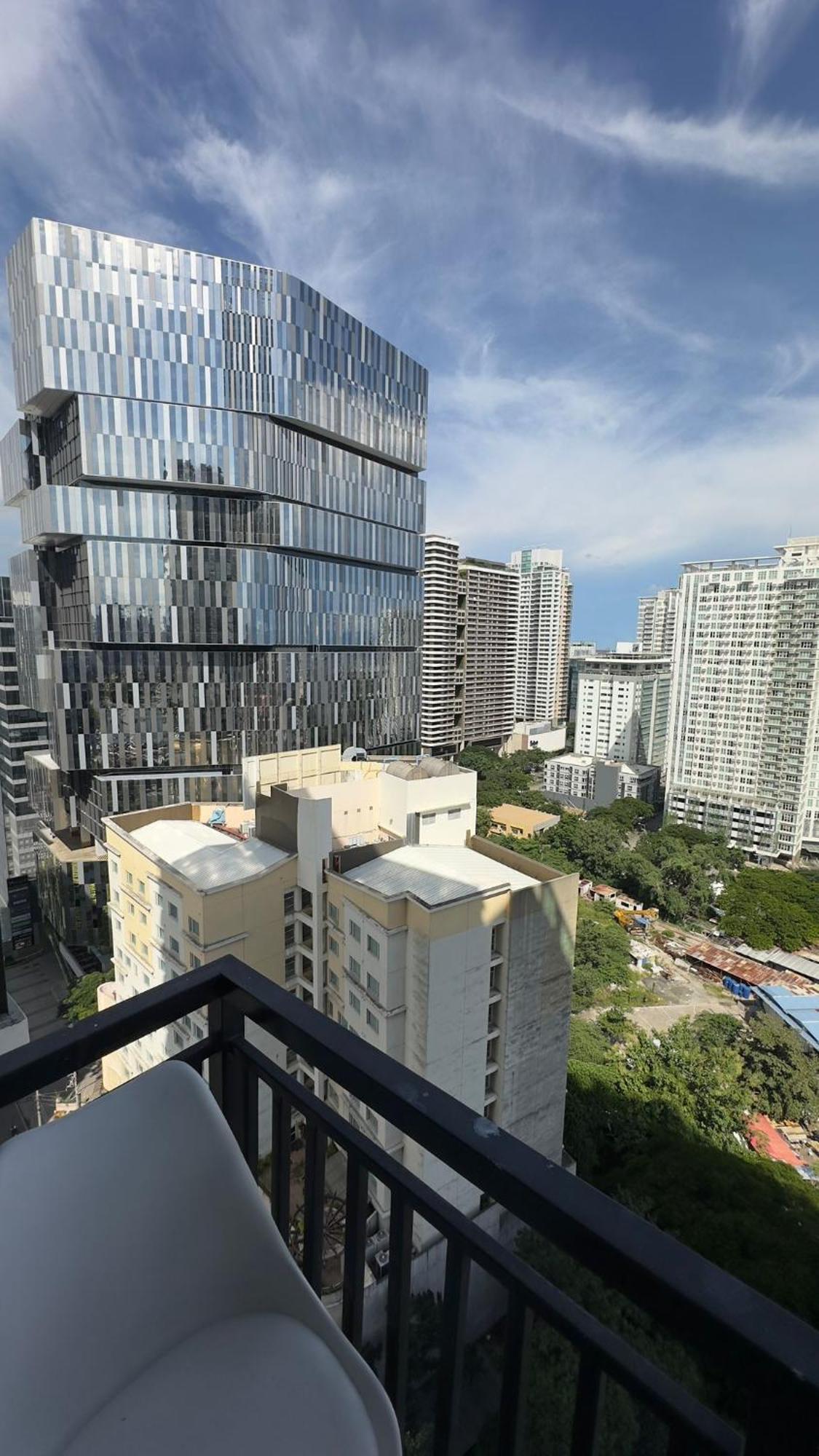 Modern & Comfy Studio - Steps From Ayala Mall, Cebu City Exterior photo