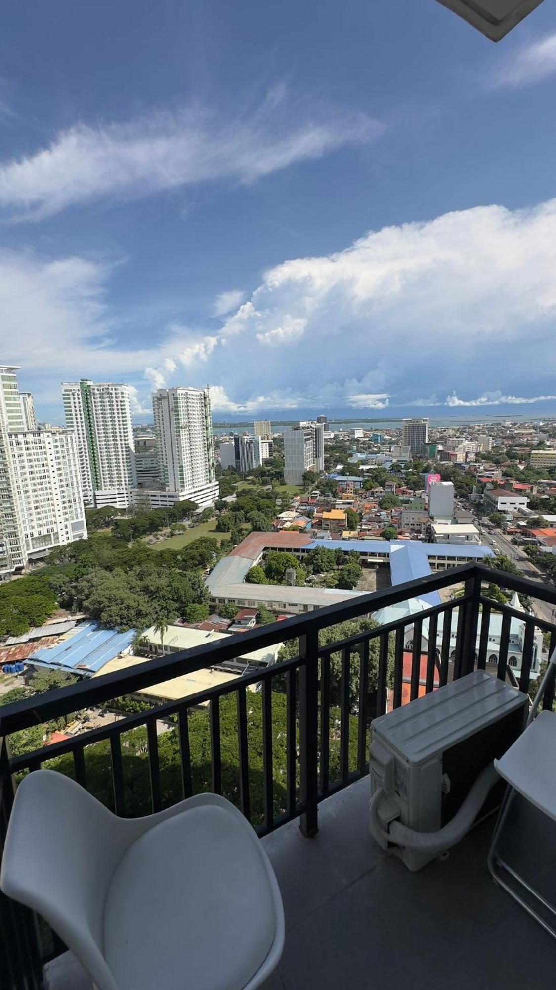 Modern & Comfy Studio - Steps From Ayala Mall, Cebu City Exterior photo