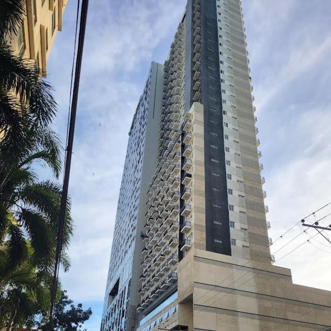 Modern & Comfy Studio - Steps From Ayala Mall, Cebu City Exterior photo